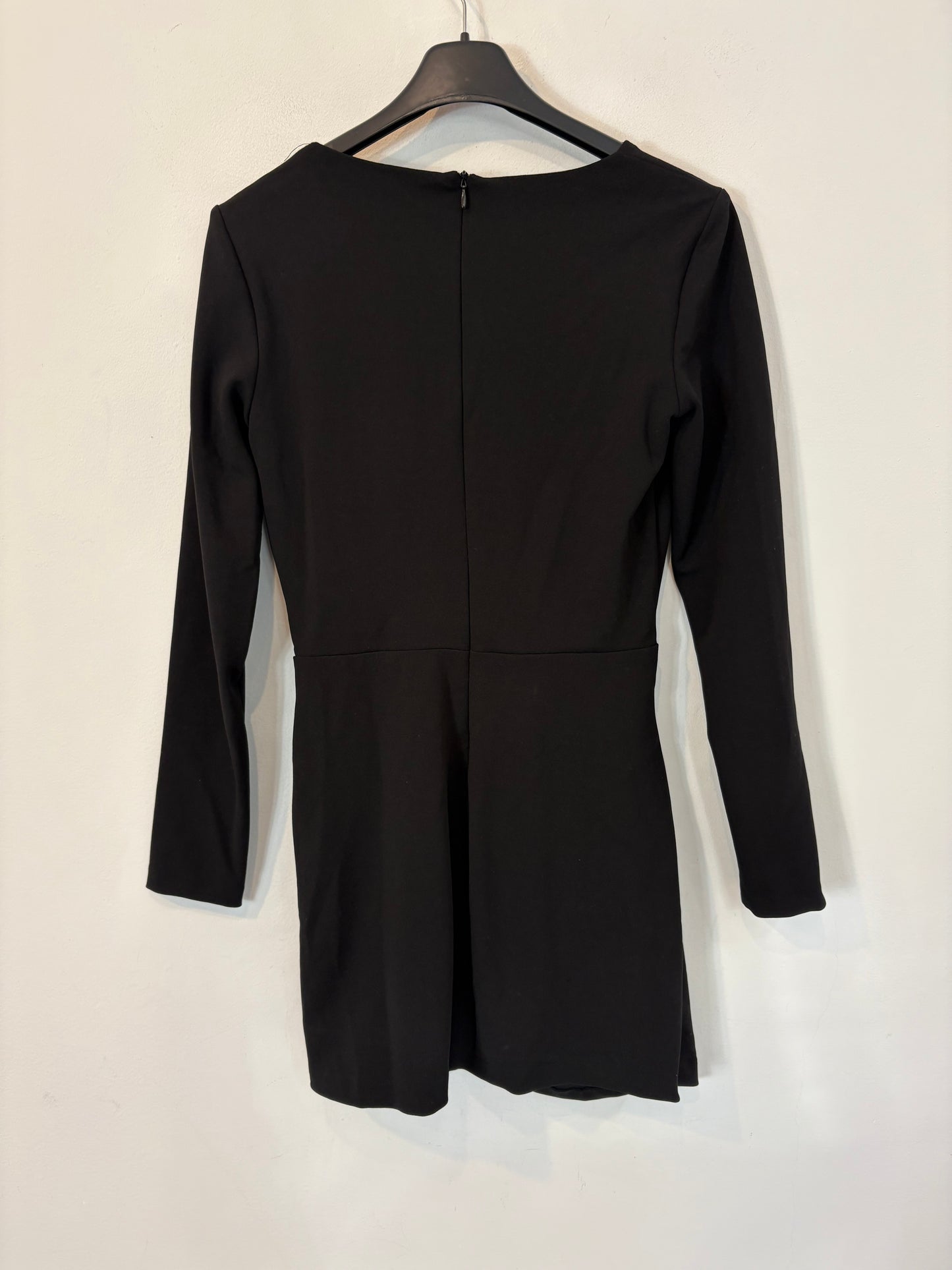ZARA. Vestido corto negro fruncidos