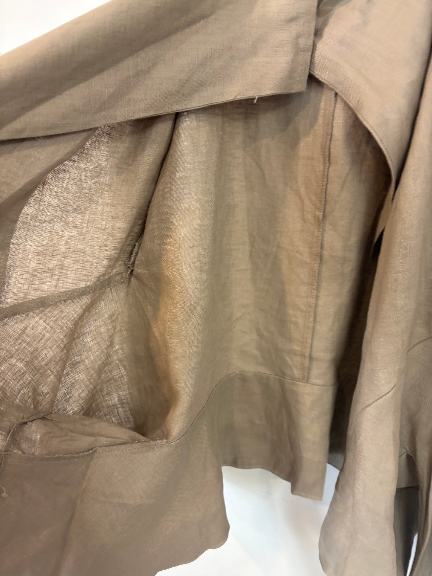 ZARA. Sobrecamisa beige lino