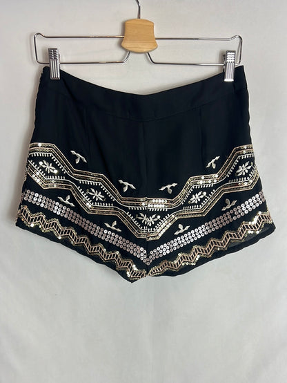 LILY WHITE. Pantalón corto negro bordados y lentejuelas. T M