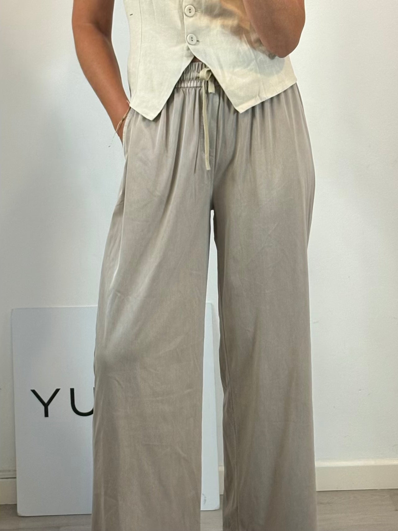 Pantalón beige fluido