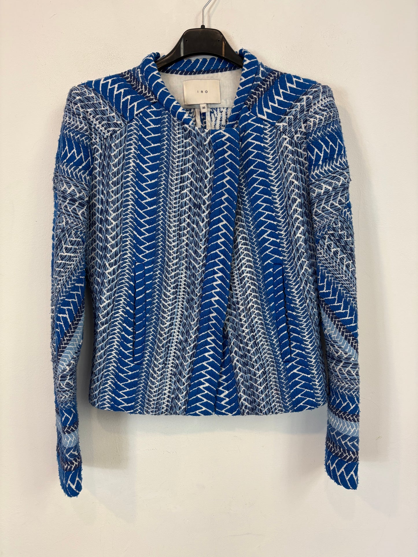 IRO. Chaqueta azul bordada