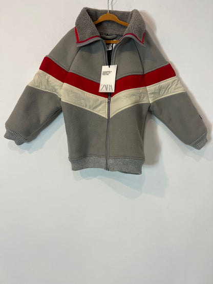 ZARA. Chaqueta gris textura polar. T 7 años