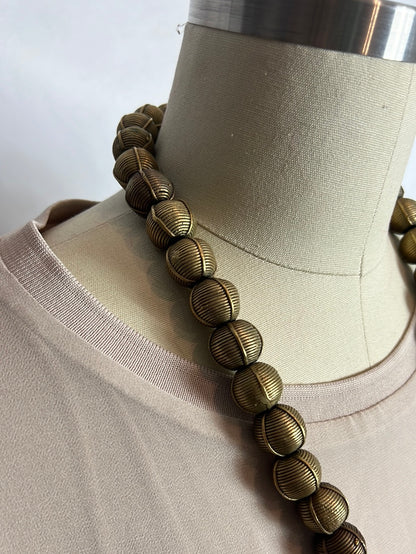 OTRAS. Collar bolas y colgante