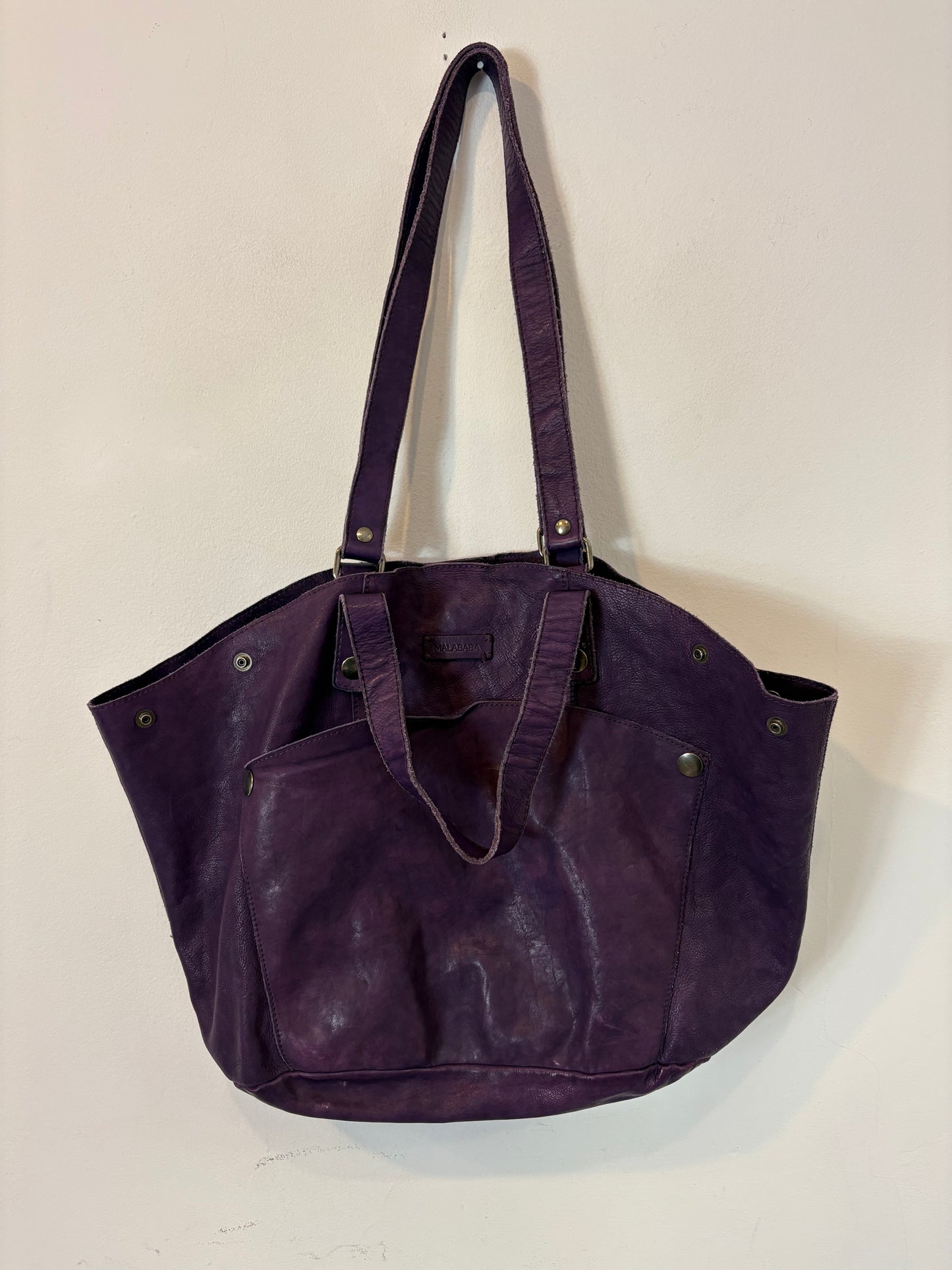 MALABABA. Bolso morado piel