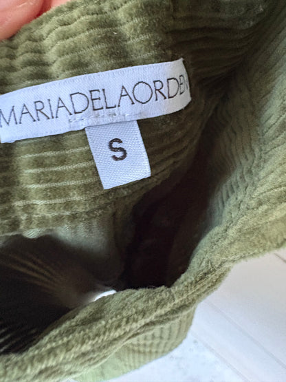 MARIA DE LA ORDEN. Mono verde pana ligera