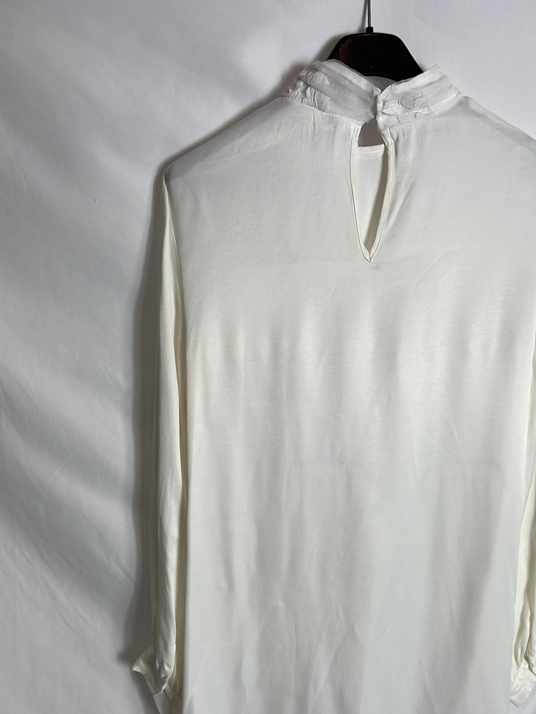 ZARA. White satin dress T.xs – Hibuy market ZARA. White satin dress T.xs – Hibuy market