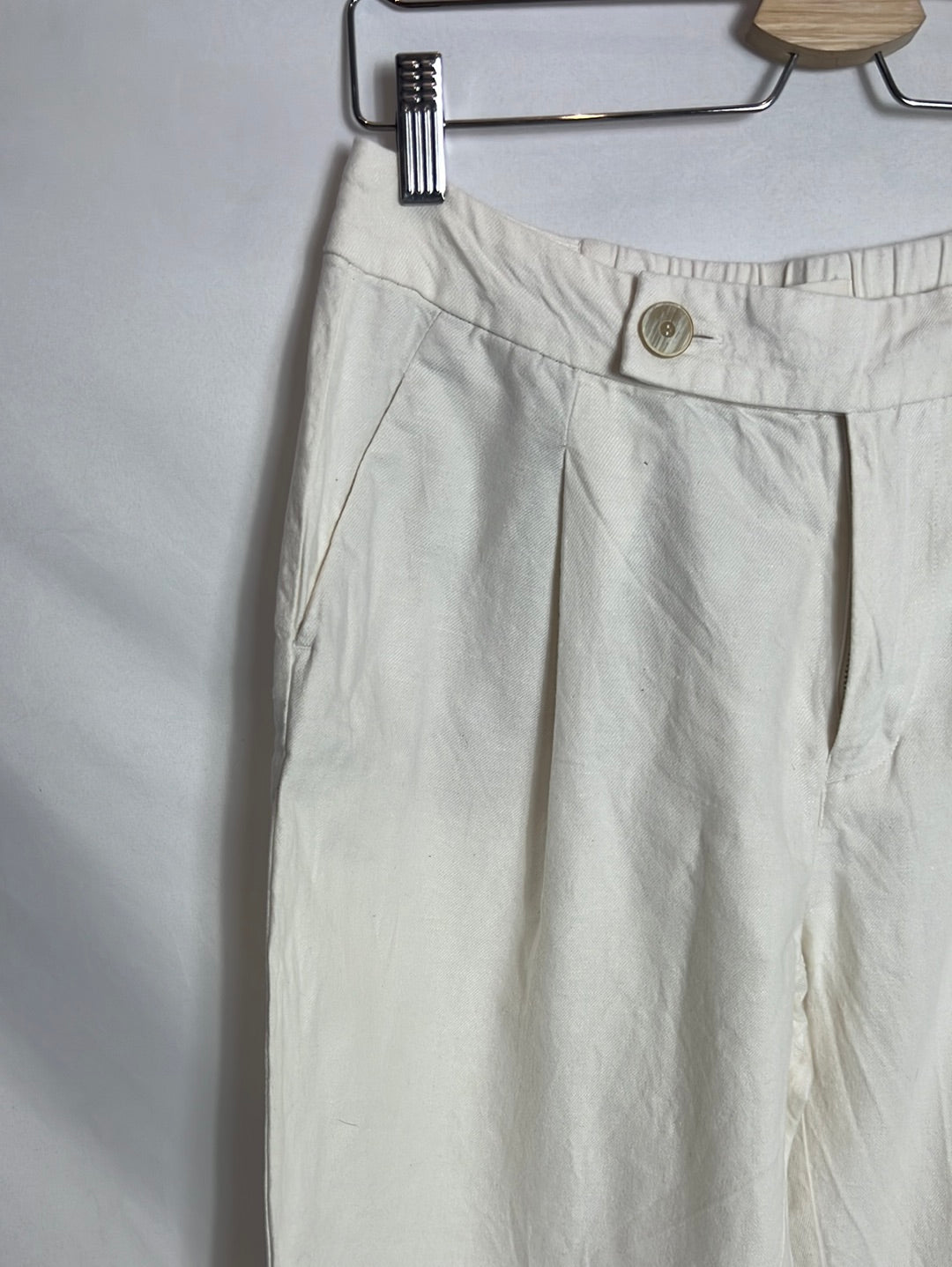 ESE O ESE. Pantalón fluido color crudo. T 38