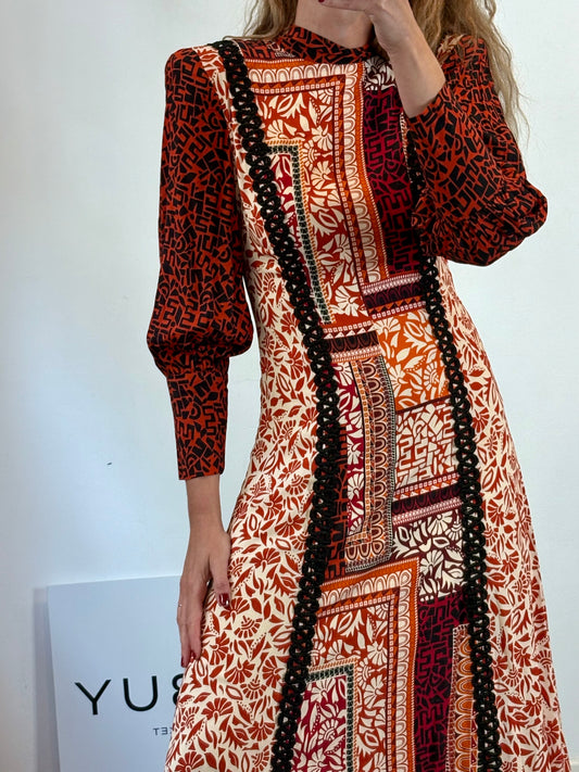 PANAMBI. Vestido largo fluido hombreras