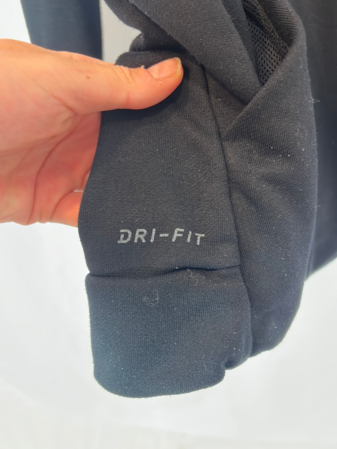 NIKE. Sudadera negra logo con capucha. T M