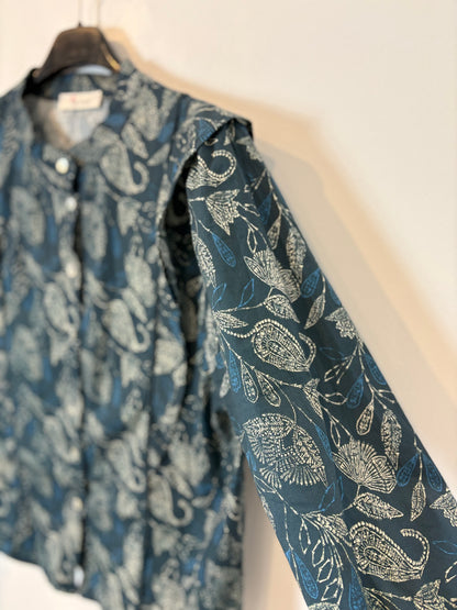 ALGO BONITO. Blusa estampada verdes. T S