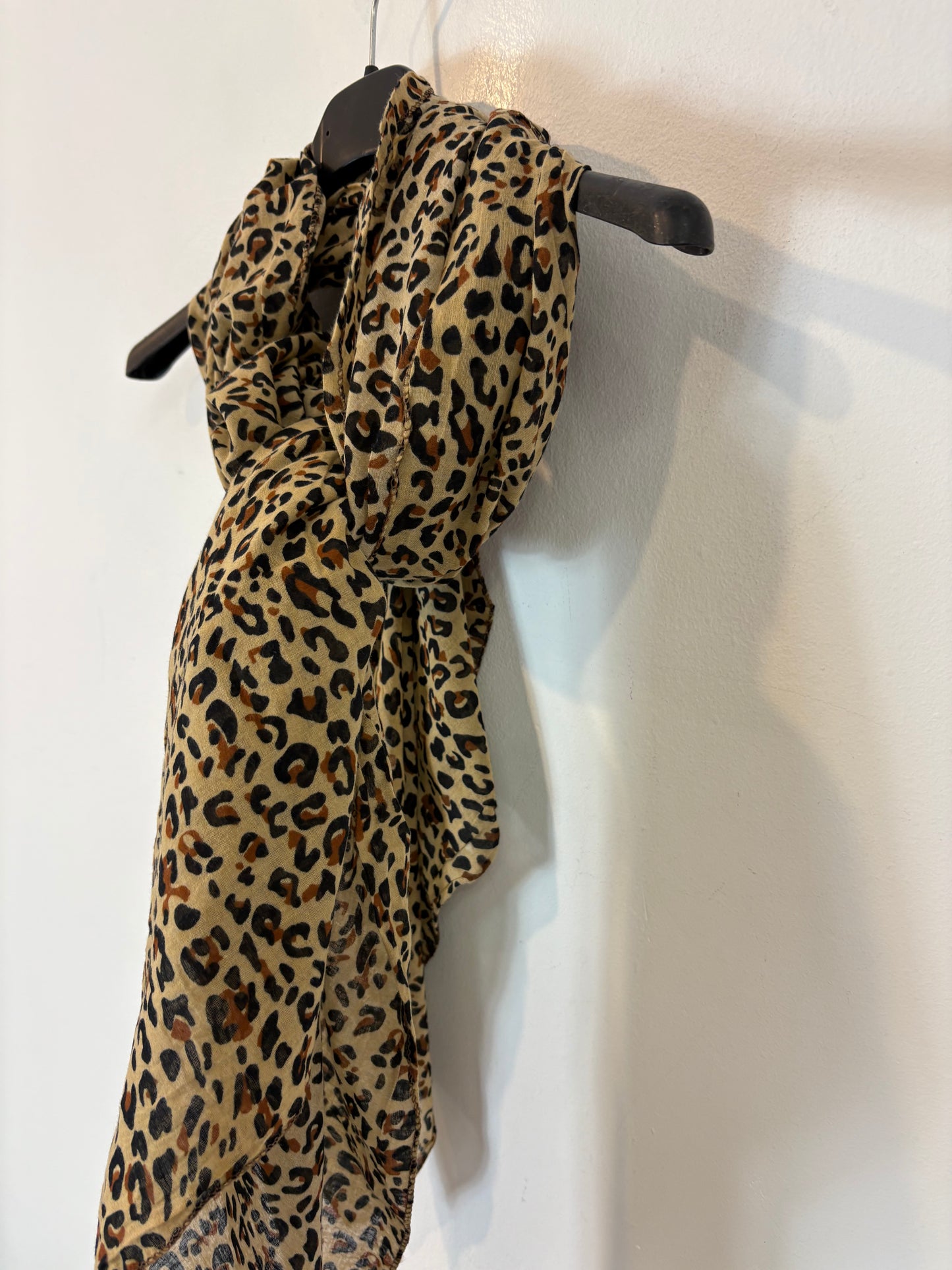 OTHERS. Animal print scarf