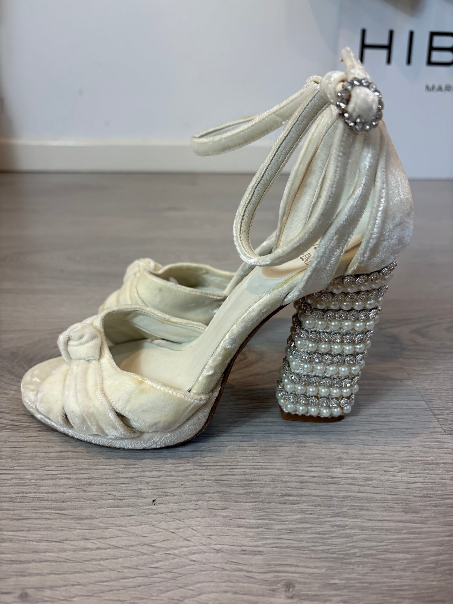 JUST+ ENE. Sandalia terciopelo Bianca