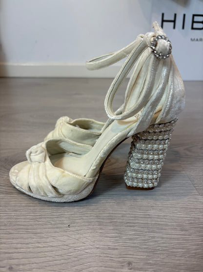 JUST+ ENE. Sandalia terciopelo Bianca