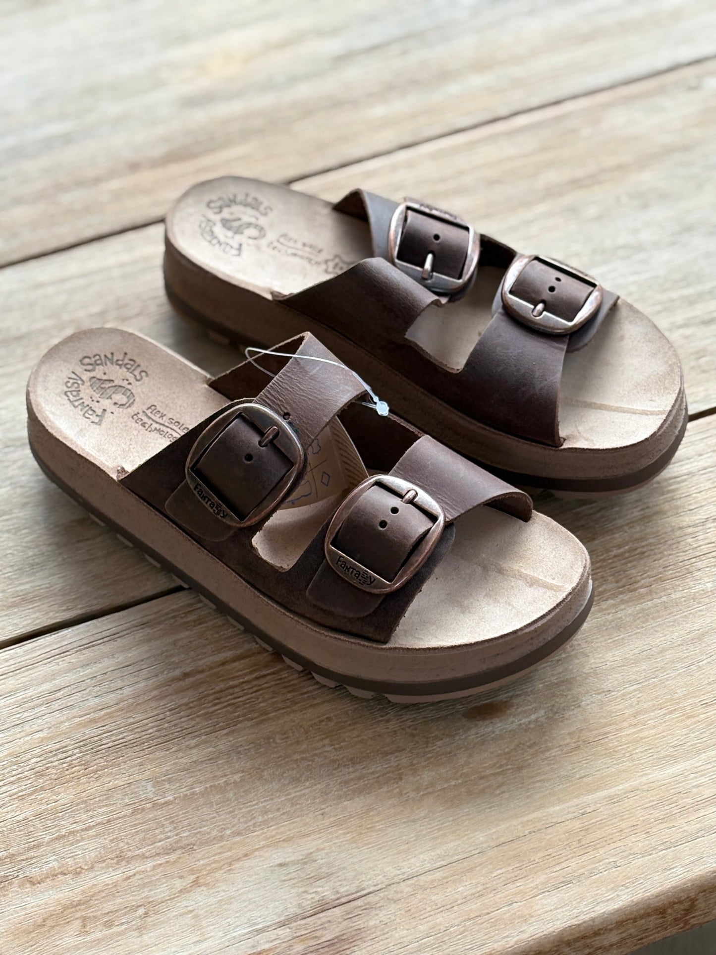 FANTASY SANDALS. Sandalia piel marrón hebillas. T 40