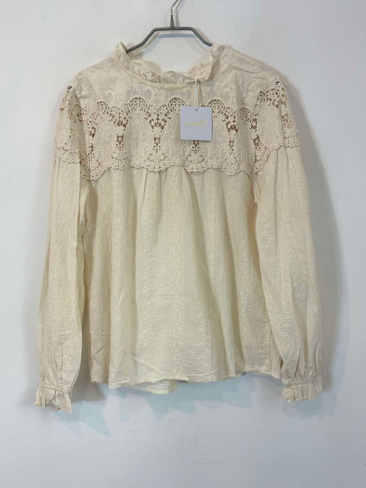 CARLOTA&CO. Blusa color crudo detalles bordados