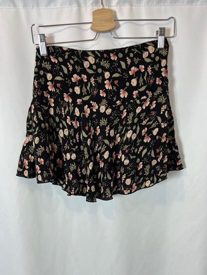 OTHERS. Short flowing floral skirt. XS
