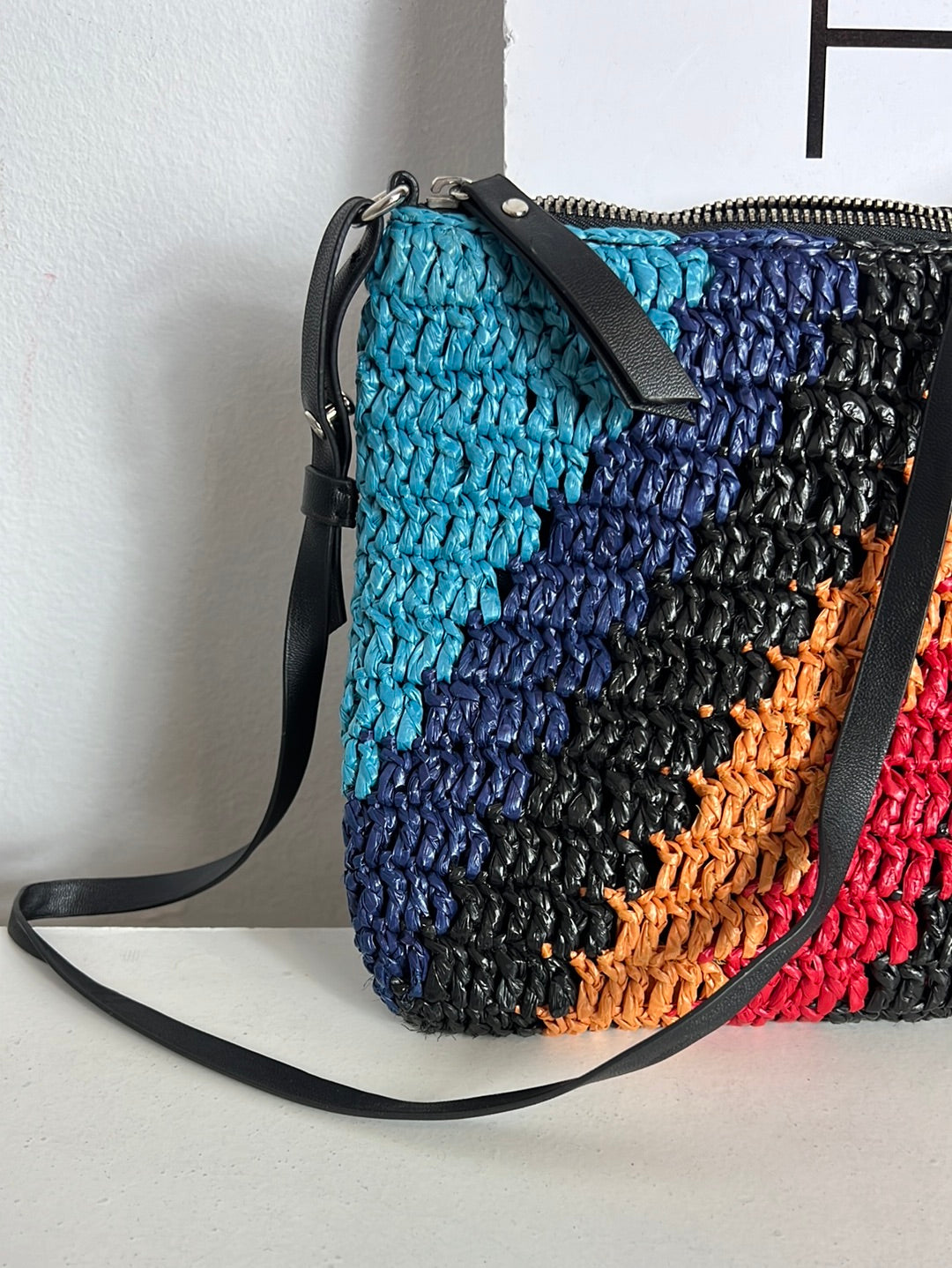 ZARA. Bolso rafia colores