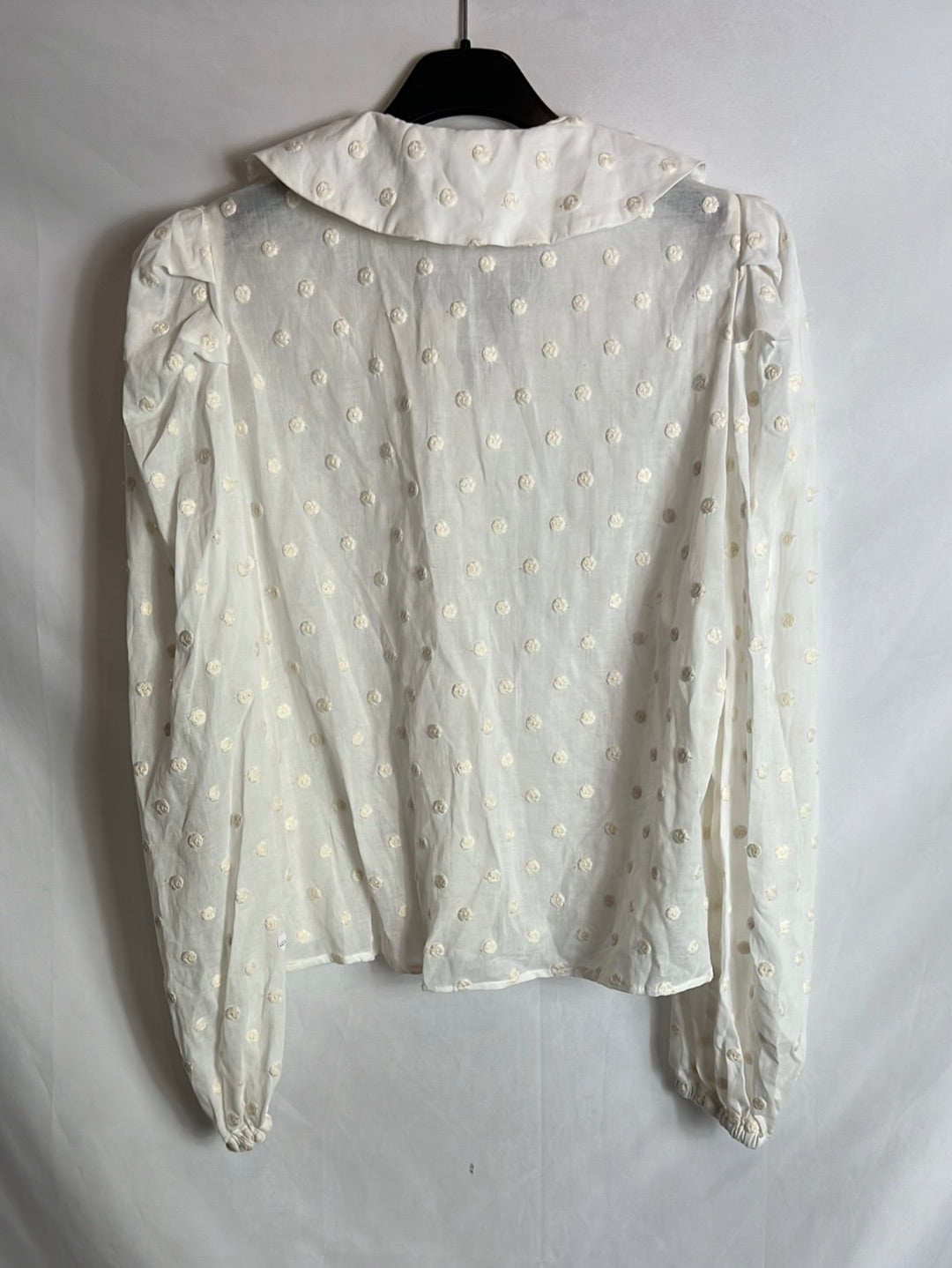 OTRAS. Blusa color crudo lunares bordados. TM