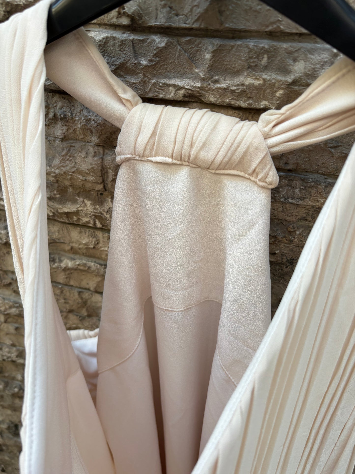 BIMANI. Vestido midi plisado beige