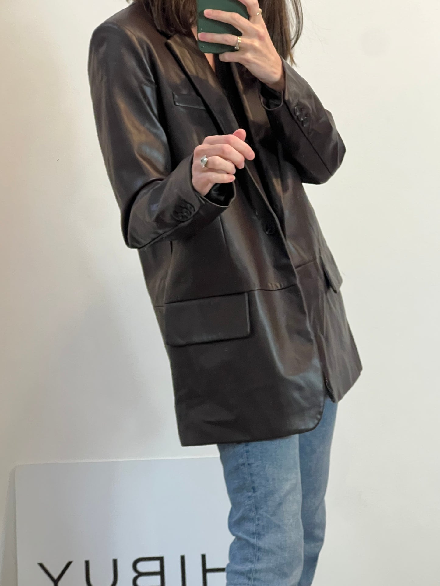 ZARA. Blazer marrón efecto piel