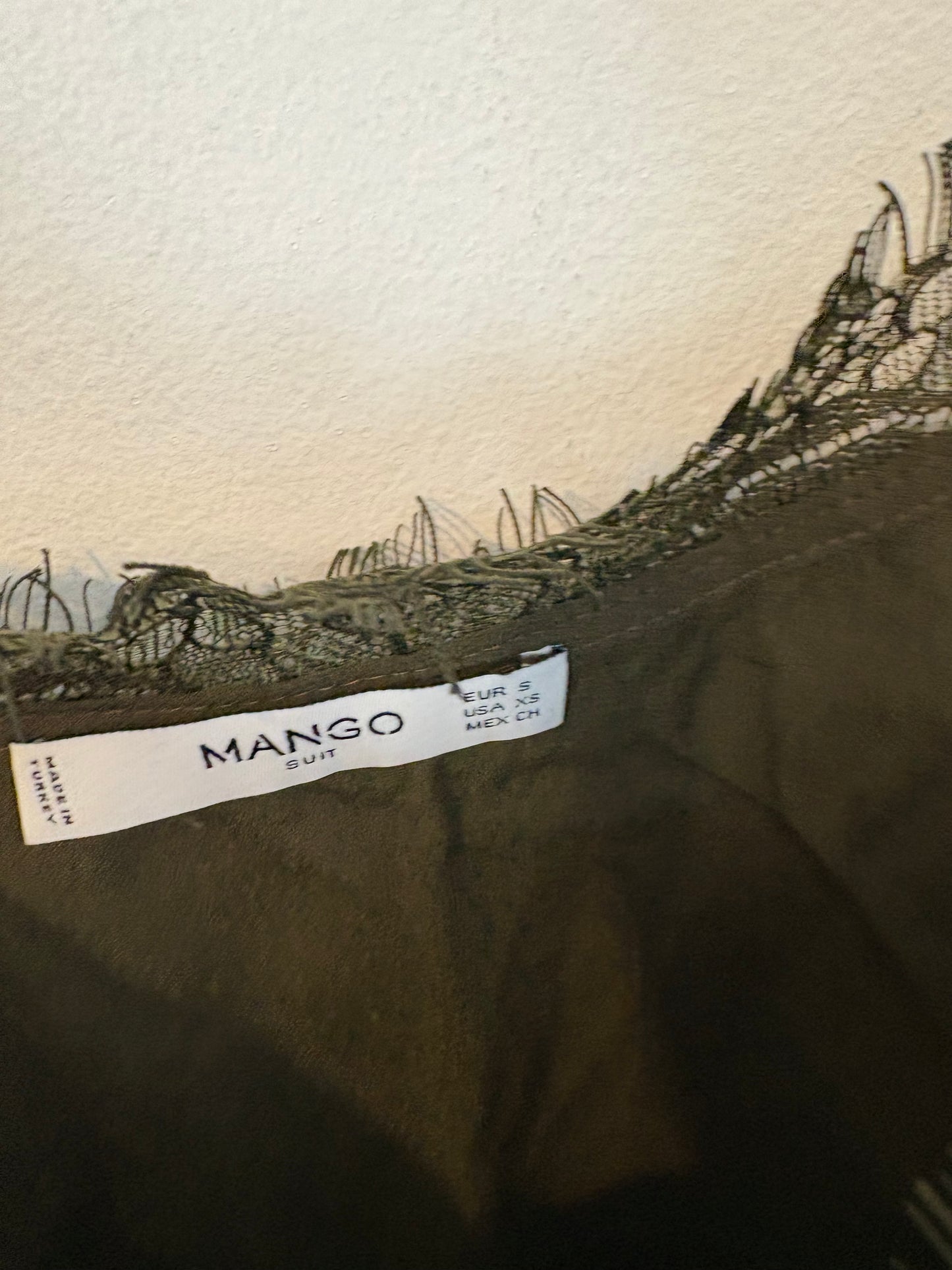 MANGO. Top lencero verde