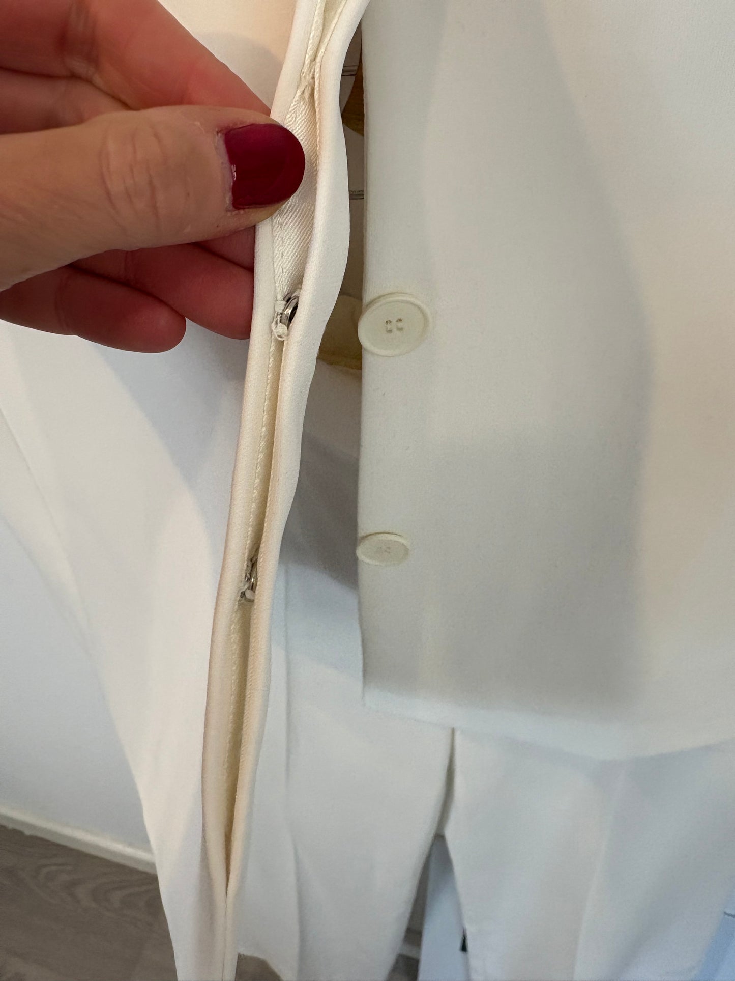 ZARA. Conjunto blanco de chaleco y pantalón