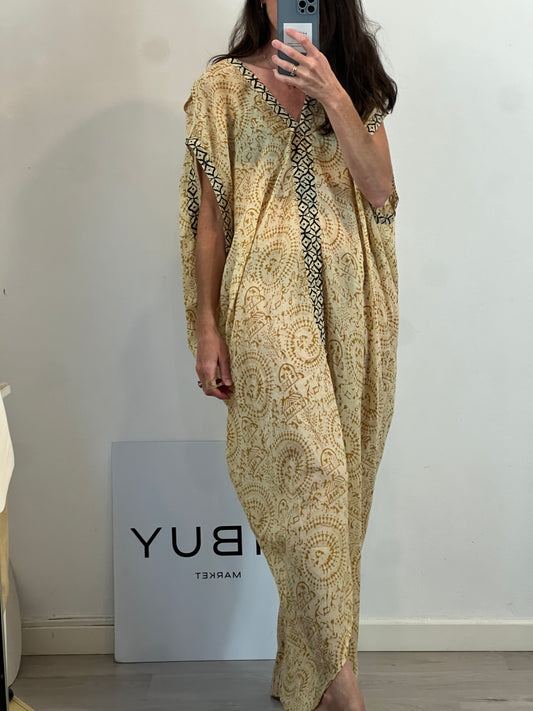 MANGALAM. Vestido kaftan estampado
