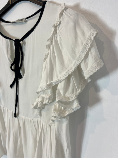 ZARA. White ruffled Ts top