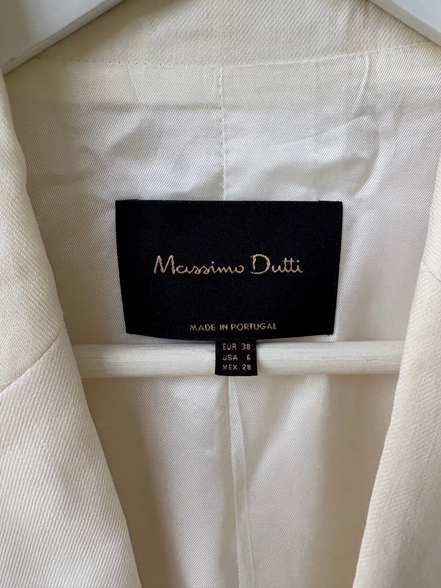 MASSIMO DUTTI. Americana con lino en crudo