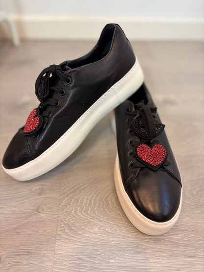 UTERQÜE. Black sneakers with brooch detail. Size 40
