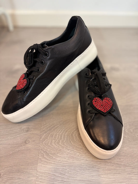 UTERQÜE. Zapatillas negras detalle broches. T 40