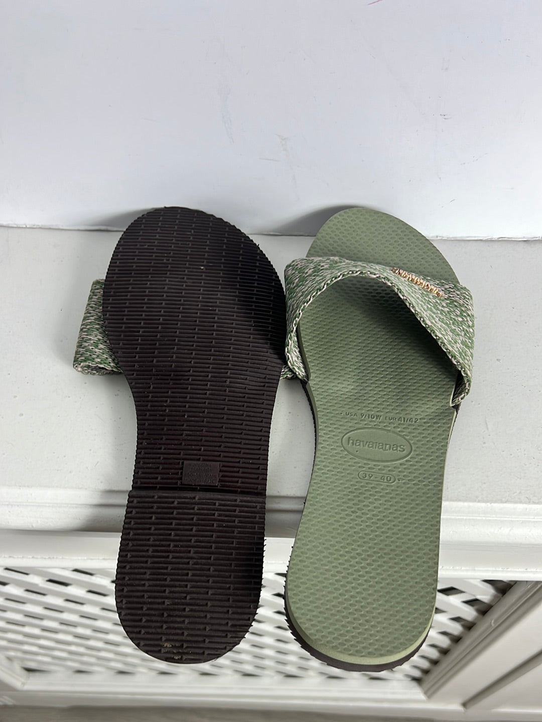 HAVAIANAS. Sandalia plana tira ancha. T 39-40