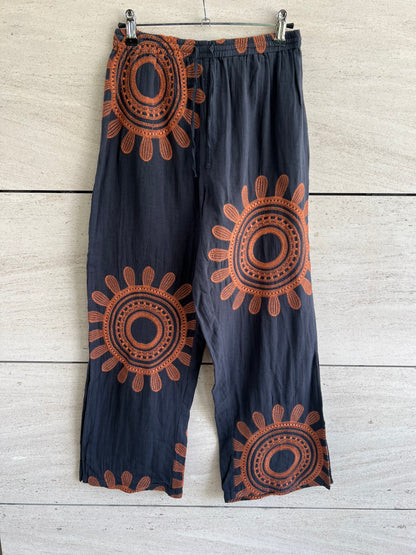 NOCOLÍ. Pantalón gris bordado  T.34