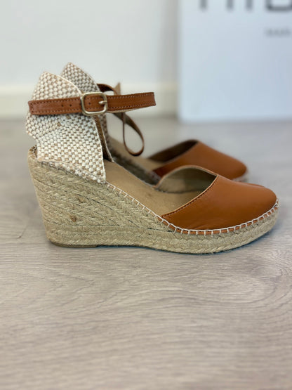 LATOUCHE. Sandalia esparto camel