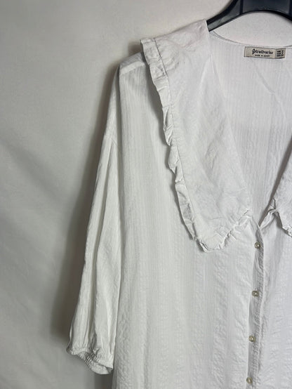 STRADIVARIUS . Blusa blanca textura cuellos. T S
