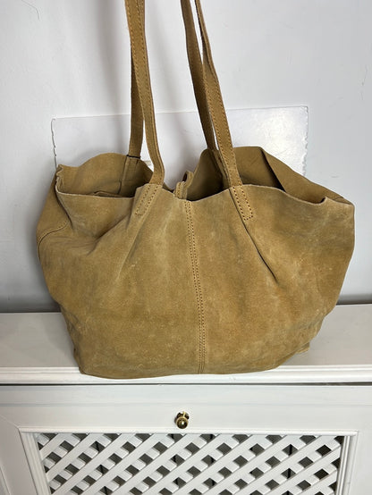 MANGO. Bolso shopper camel efecto piel