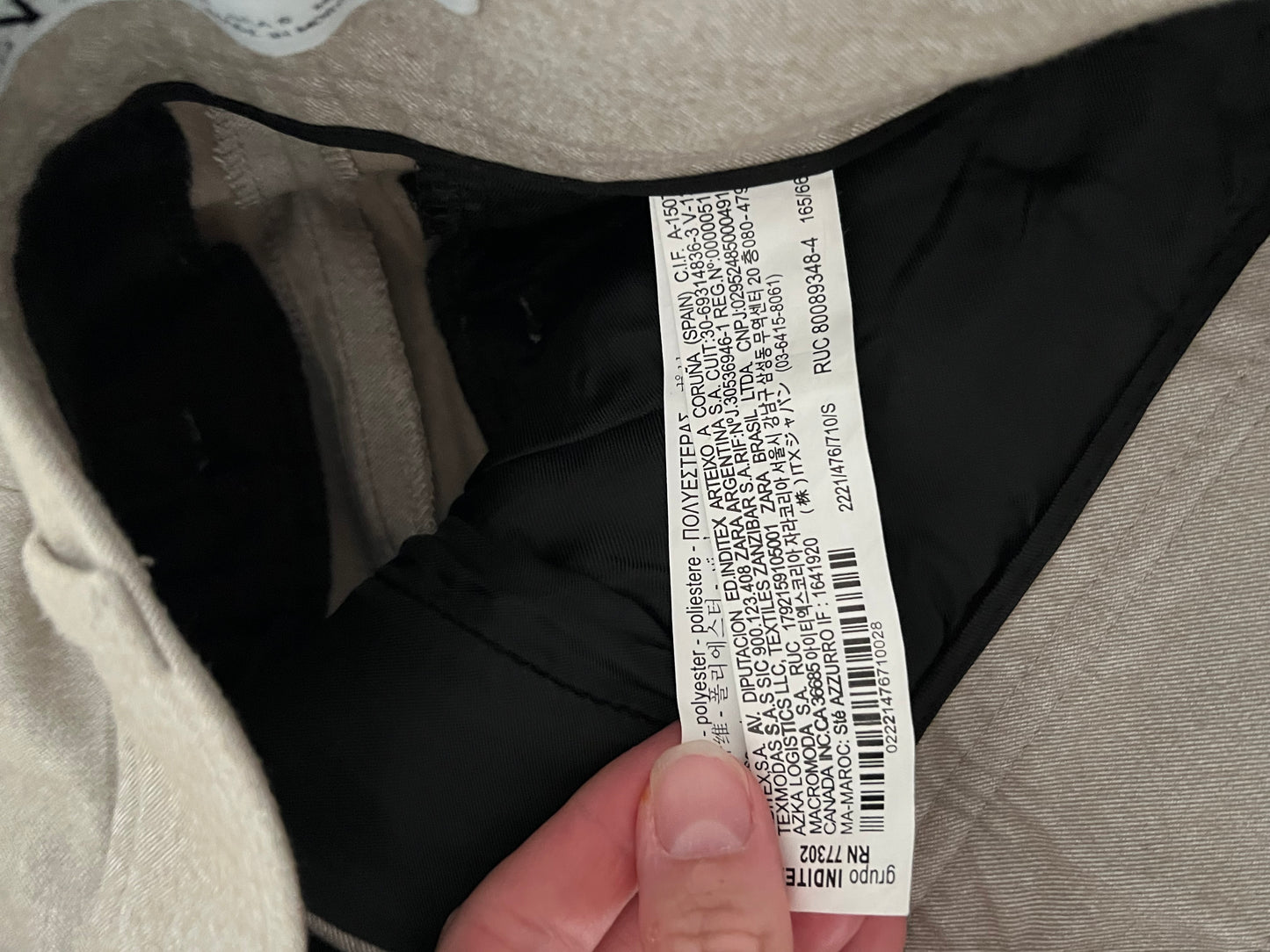 ZARA. Pantalón beige pinzas
