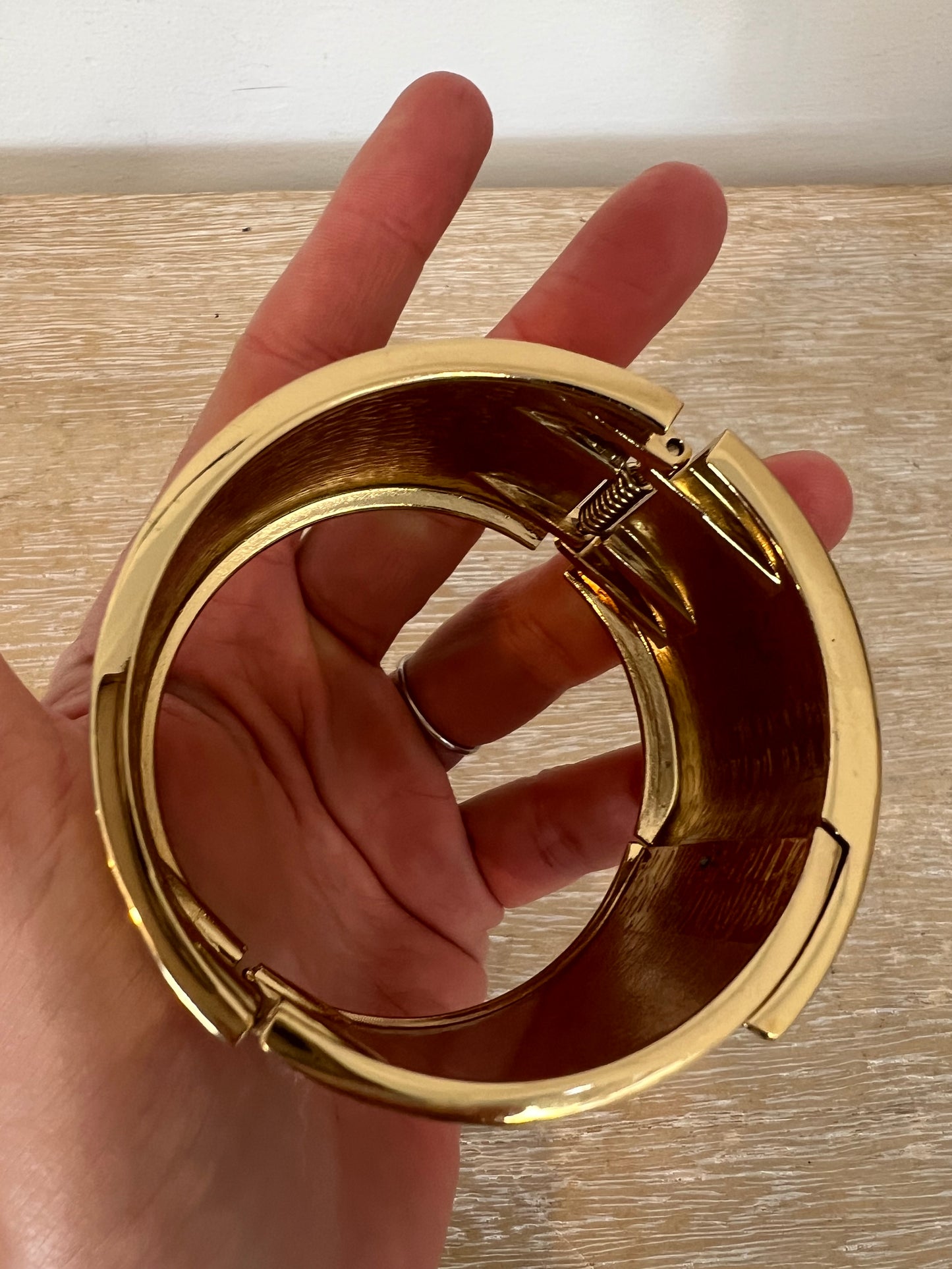 OTHERS. Gold bracelet with mini rhinestones