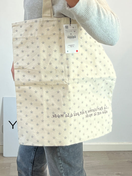 ZARA. Bolsa shopper tela estrellas