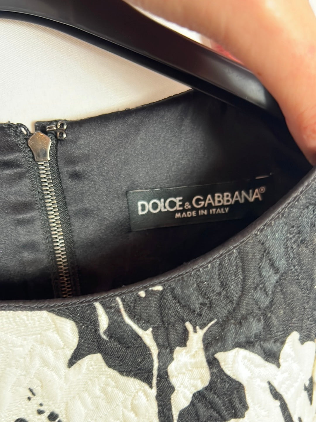DOLCE & GABBANA. Vestido negro bordados y abalorios. T 44