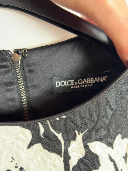 DOLCE & GABBANA. Vestido negro bordados y abalorios. T 44