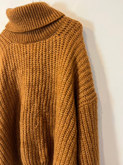STRADIVARIUS. Jersey cuello vuelto marrón jaspeado. T L