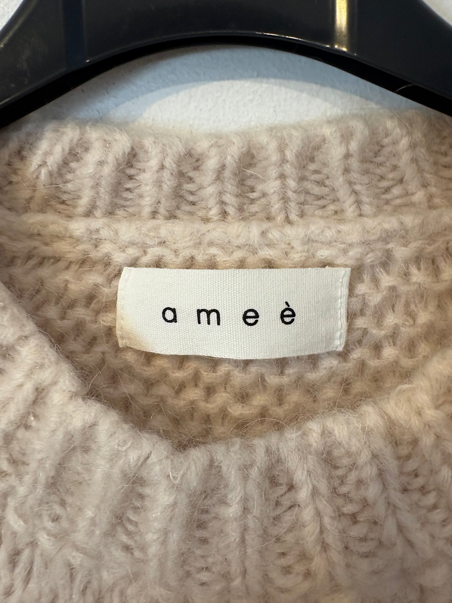 AMEÉ. Top beige mohair