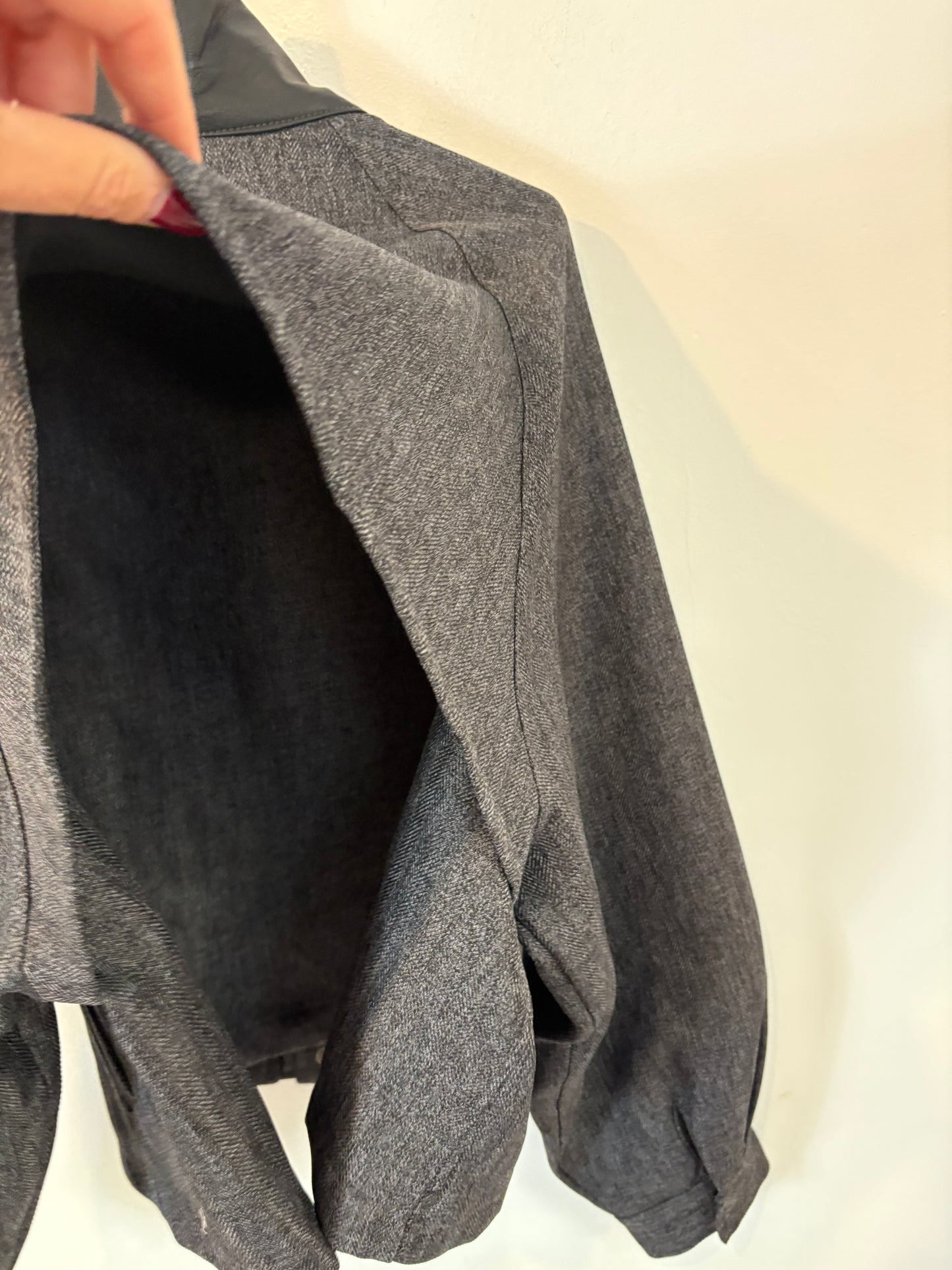 SCALPERS. Chaqueta bomber cuello contraste