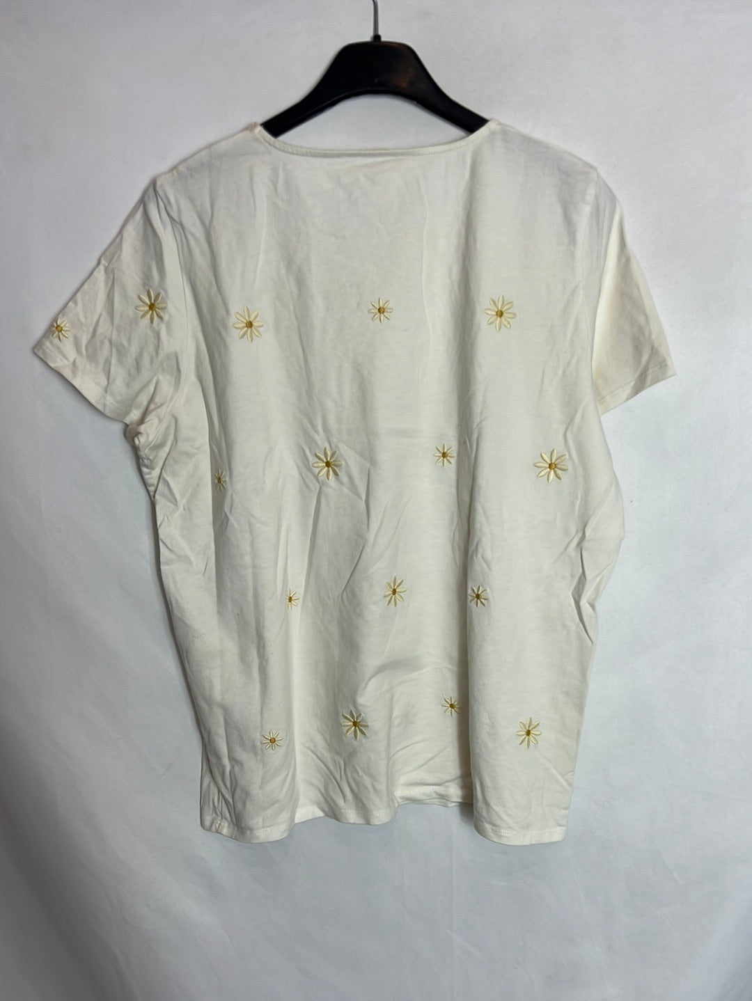 SÉZANE.Camiseta beige flores bordadas. T M