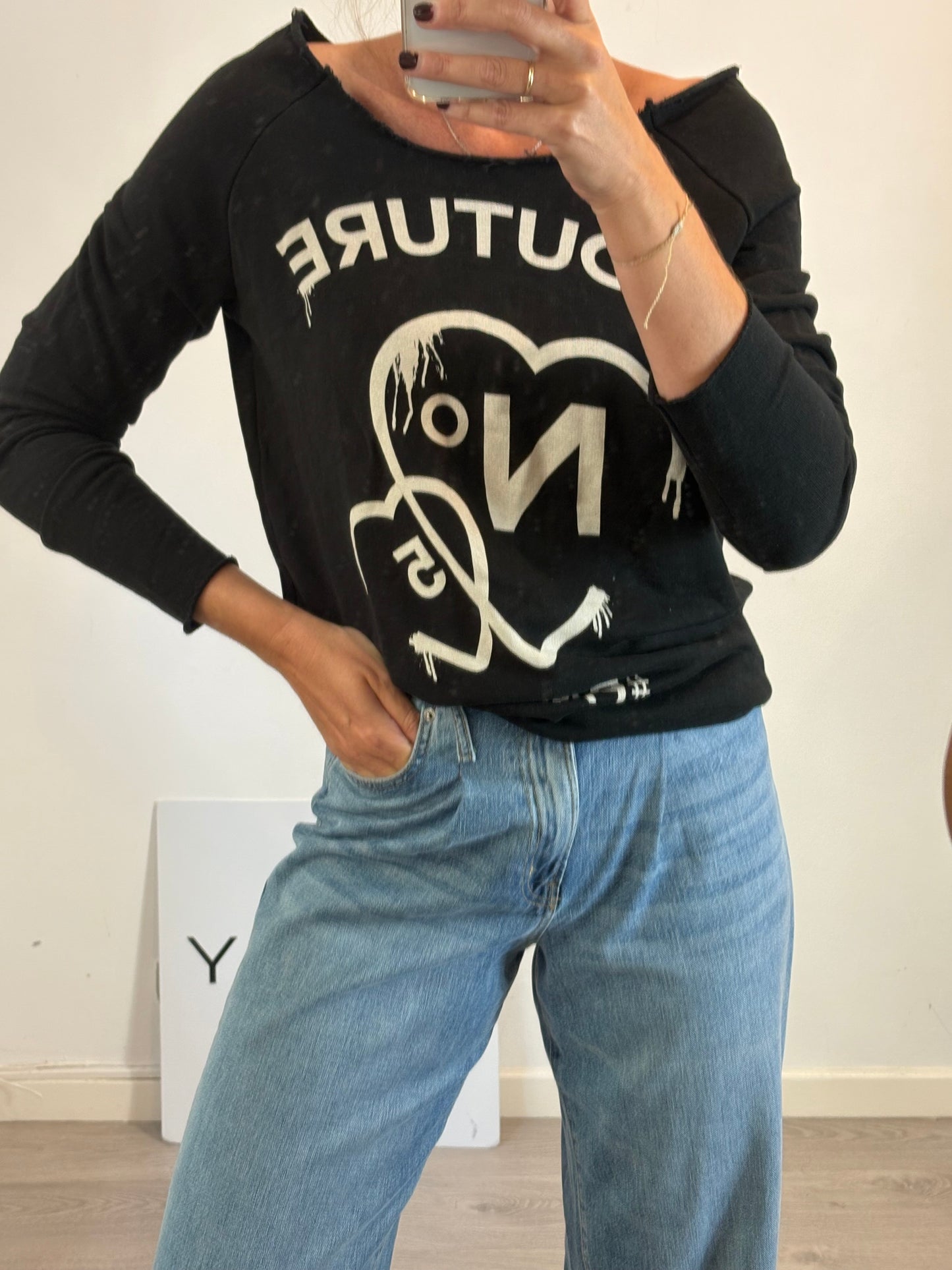 VICOLO. Black sweatshirt with letters. TM