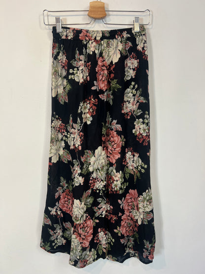 NICOLÍ. falda negra flores T.m
