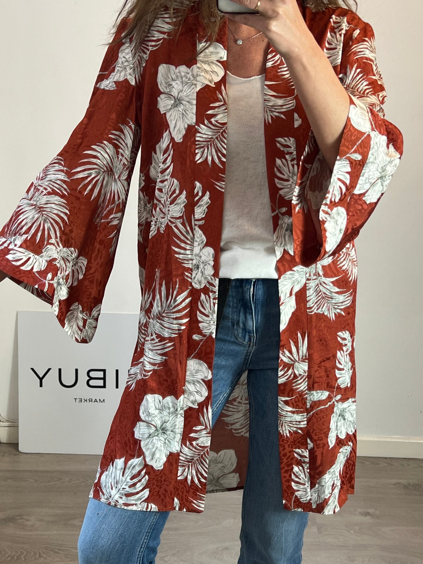 WHITE&amp;ONE. Tile flower kimono Tu(M)