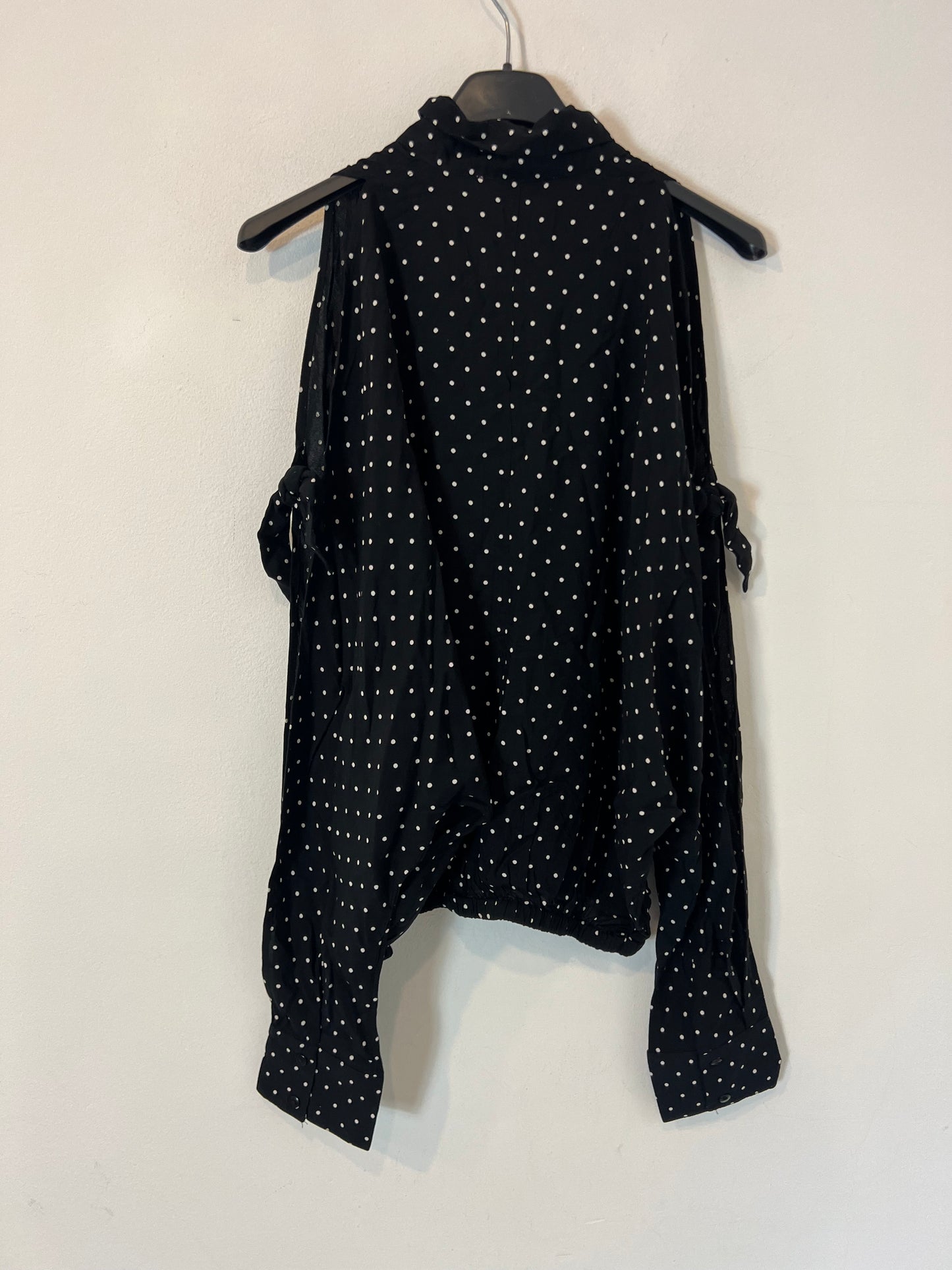 PINK WOMAN. blusa negra lunares (VARIAS TALLAS)