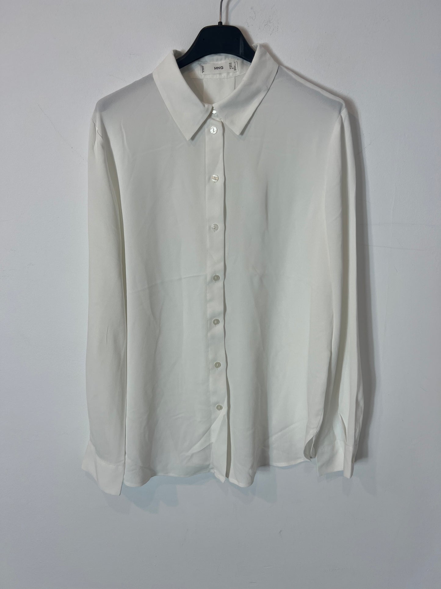 MANGO. Blusa fluida blanca. T S